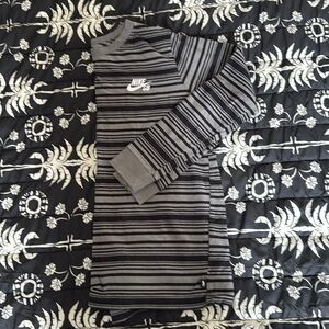 LONG SLEEVE NIKE TEA BOYS SIZE EXTRA LARGE